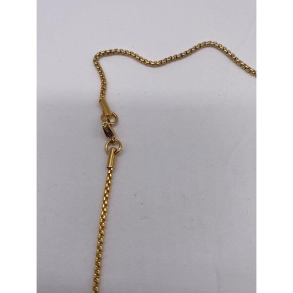 Alphabet V Necklace‎ Gold Tone - Picture 14 of 14